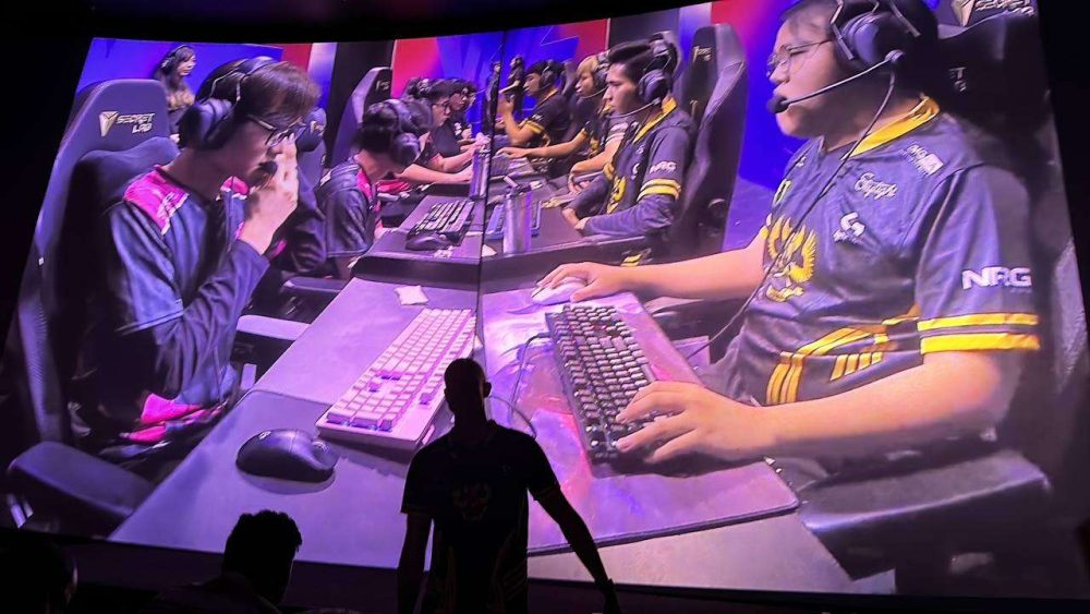 TK Nguyen có mặt trong buổi Viewing Party tại TP.HCM để cổ vũ GAM.