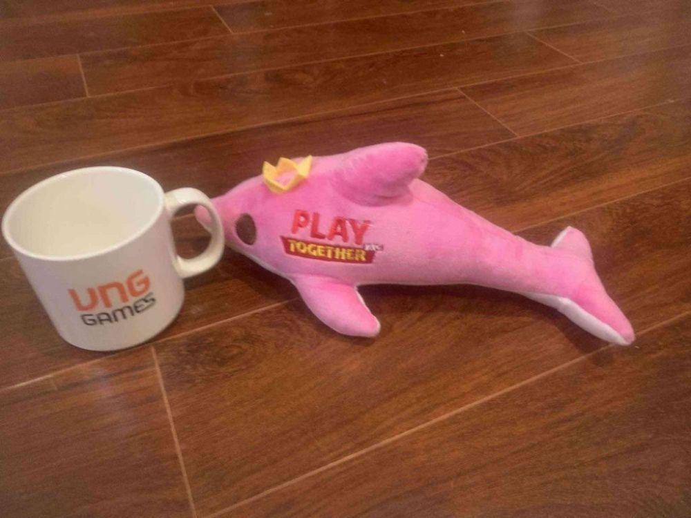 VNG với nhiều món quà như cá bông lớn, cá bông nhỏ, túi tote, ly sứ, ly giữ nhiệt,... tại Vietnam Gameverse 2023