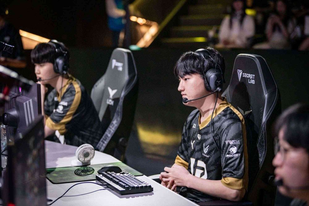 gen-peyz-1686485305-15-1 LMHT: Peyz giành Penta Kill và giúp GEN đánh gục T1 với kết quả 2-1 gen peyz 1686485305 15 1