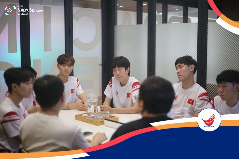 Hình ảnh các tuyển thủ cũng như vận động viên của ĐTQG LMHT Việt Nam lên kế hoạch tập luyện trước thềm Road To Asian Games 2022.