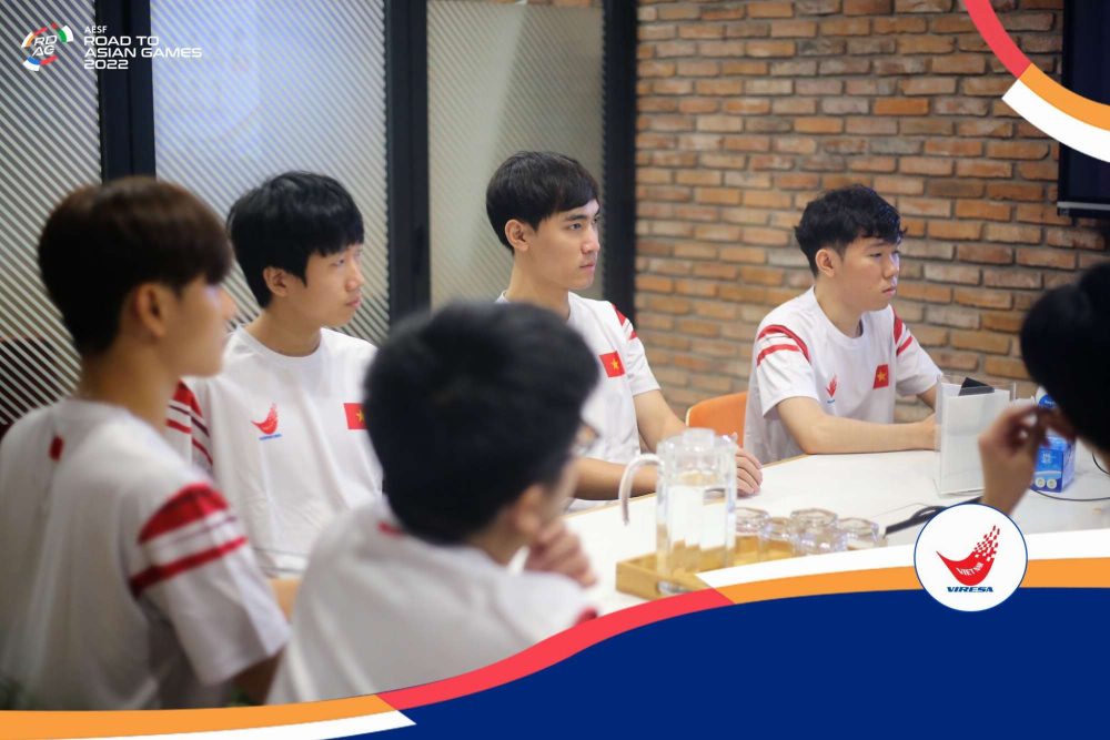 LMHT: ĐTQG Việt Nam hé lộ áo đấu và kế hoạch tập luyện cho Asian Games 2022 lmht c490tqg vie1bb87t nam hc3a9 le1bb99 c3a1o c491e1baa5u vc3a0 ke1babf hoe1baa1ch te1baadp luye1bb87n cho asian games 2022 game4v 4 1685641556 3