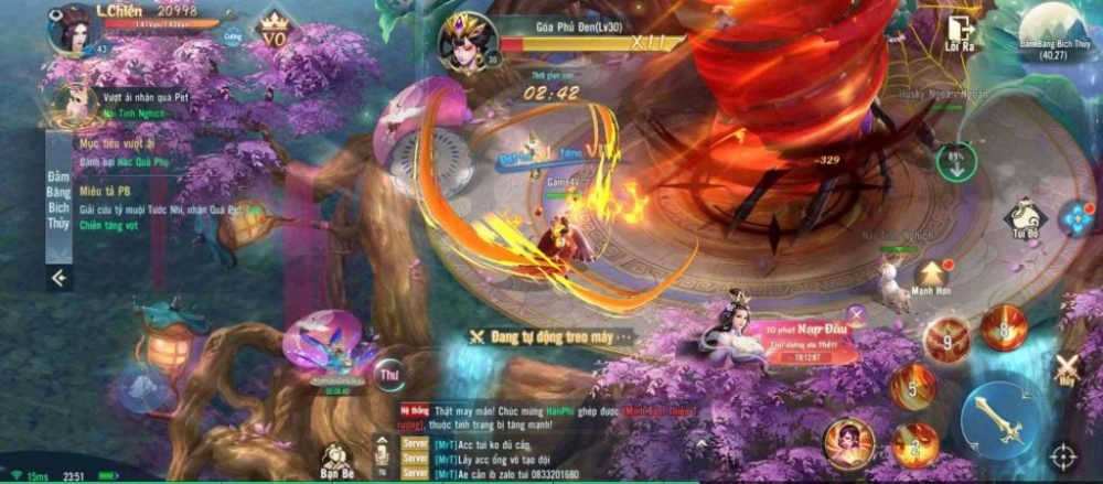 Người chơi có thể 'spam' các kĩ năng để chiến đấu hoặc để hệ thống tự động đánh hỗ trợ.