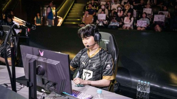 LMHT: Chovy vừa đặt mục tiêu 18-0 Vòng Bảng, GEN đã bị KT cắt chuỗi bất bại tại LCK 27 LMHT: Chovy vừa đặt mục tiêu 18-0 Vòng Bảng, GEN đã bị KT cắt chuỗi bất bại tại LCK lmht chovy ve1bbaba c491e1bab7t me1bba5c tic3aau 18 0 vc3b2ng be1baa3ng gen c491c3a3 be1bb8b kt ce1baaft chue1bb97i be1baa5t be1baa1i te1baa1i lck 1 1690018724 98