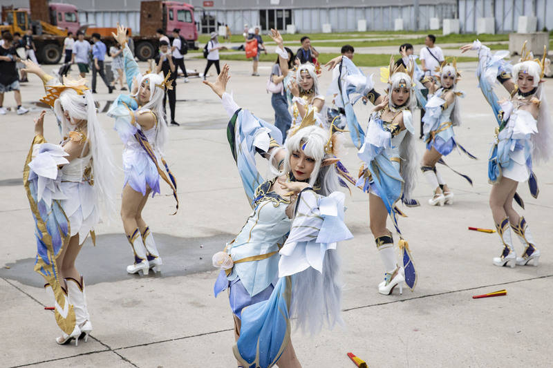 ChinaJoy 2023: Dàn chân dài và diễn viên cosplay làm nóng sự kiện showgirl chinajoy 2023 7 1690788548 39 1