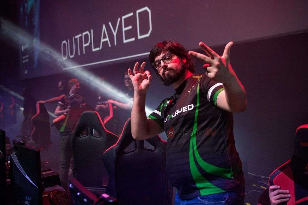 Brizz94 là một cựu tuyển thủ LMHT, vậy nhưng anh lại lĩnh án Global Ban trong... vai trò streamer.