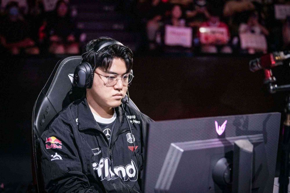 lmht-thua-gen-t1-gumayusi-be1bb8b-fan-che1bb89-trc3adch-vc3ac-e28098me1baa3i-tc3a1n-gc3a1ie28099-vc3a0-khc3b4ng-te1baadp-trung-te1baadp-luye1bb87n-1-1691905412-59-1 LMHT: Thua GEN, T1 Gumayusi bị fan chỉ trích vì ‘mải tán gái’ và không tập trung tập luyện lmht thua gen t1 gumayusi be1bb8b fan che1bb89 trc3adch vc3ac e28098me1baa3i tc3a1n gc3a1ie28099 vc3a0 khc3b4ng te1baadp trung te1baadp luye1bb87n 1 1691905412 59 1