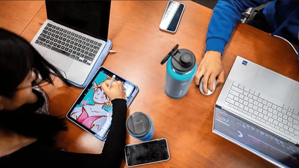 Nhân sự ngành game có nhiều biến động.