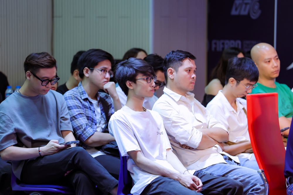 Một số khán giả và khách mời có mặt trong buổi lễ ra mắt Football Pro VTC.