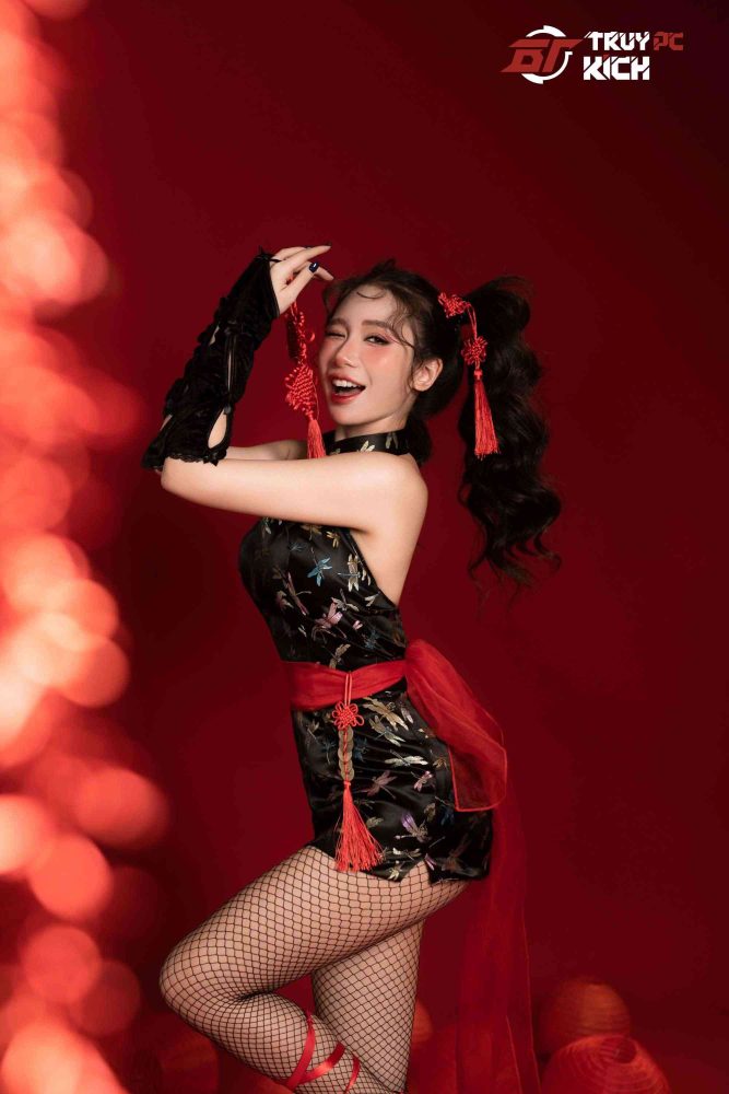 e1baa2nh-10-1695981257-9 Admin xinh đẹp của Truy Kích PC bất ngờ tung bộ ảnh Trung thu ‘chơi súng’ cực ngầu e1baa2nh 10 1695981257 9