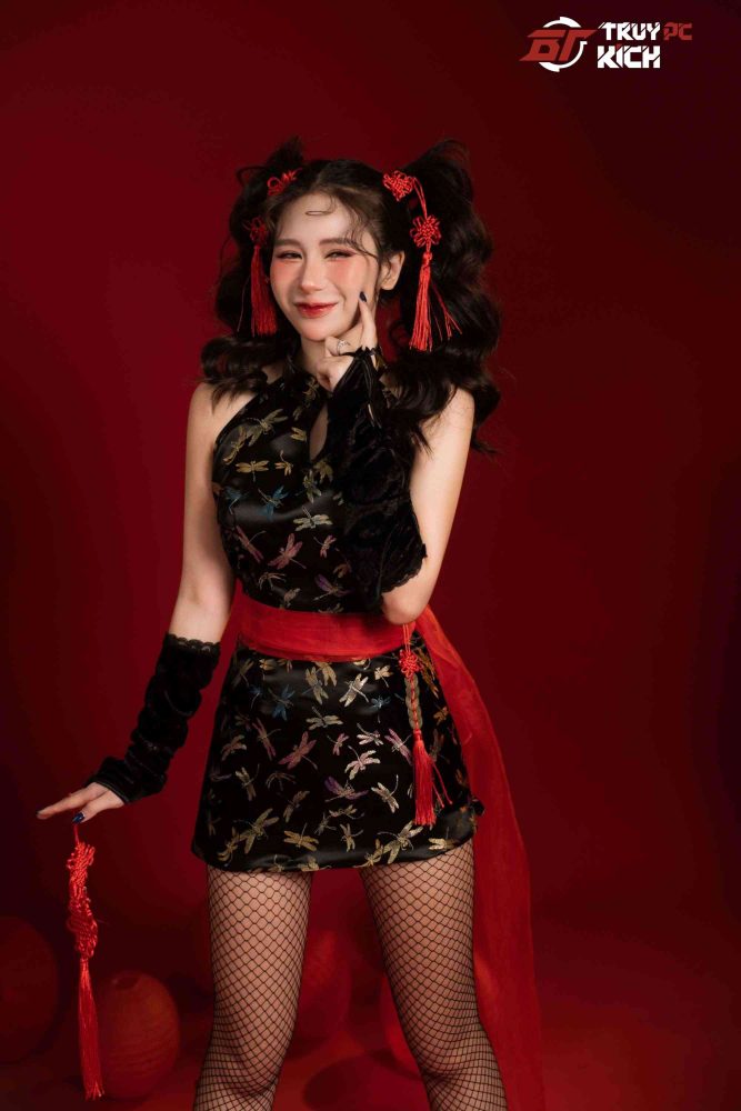 e1baa2nh-15-1695981288-90 Admin xinh đẹp của Truy Kích PC bất ngờ tung bộ ảnh Trung thu ‘chơi súng’ cực ngầu e1baa2nh 15 1695981288 90