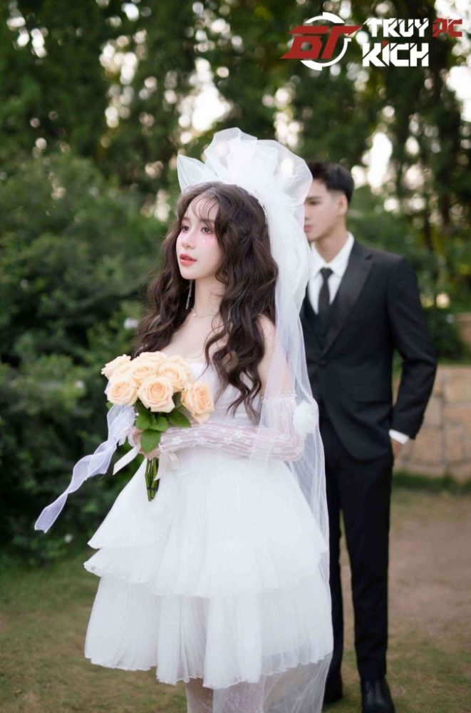 Admin nữ độc quyền của Truy Kích PC tung bộ “ảnh cưới” đậm chất FPS, tạo trend chụp ảnh couple độc lạ cho các cặp đôi game thủ admin nu doc quyen cua truy kich pc tung bo anh cuoi dam chat fps tao trend chup anh couple doc la cho cac cap doi game the1bba7 2 1697784008 87 677x1024 1