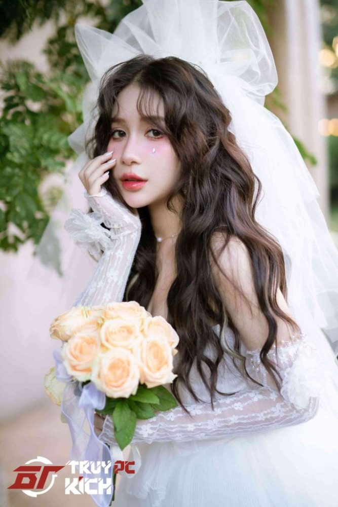 Admin nữ độc quyền của Truy Kích PC tung bộ “ảnh cưới” đậm chất FPS, tạo trend chụp ảnh couple độc lạ cho các cặp đôi game thủ admin nu doc quyen cua truy kich pc tung bo anh cuoi dam chat fps tao trend chup anh couple doc la cho cac cap doi game the1bba7 5 1697779796 71 683x1024 1