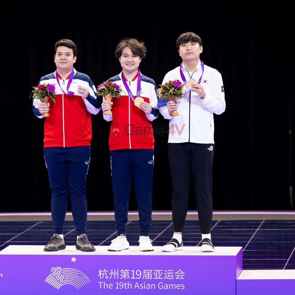 Hai tuyển thủ đến từ Thái Lan giành cả Huy Chương Vàng và Huy Chương Bạc của EA SPORTS FC Online.