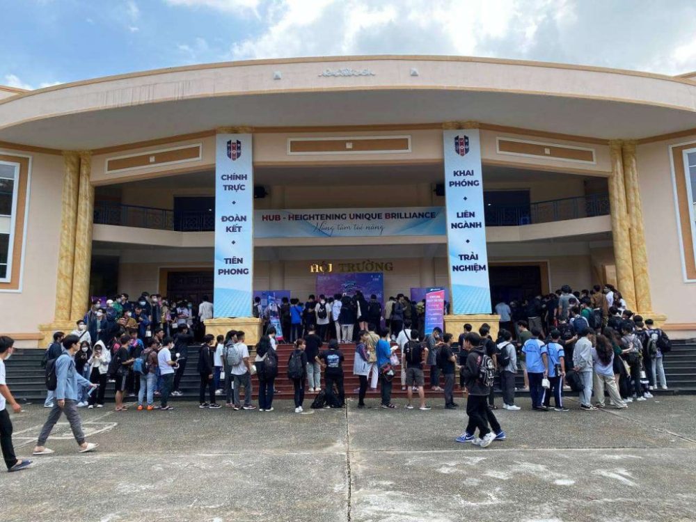 hang-ngan-game-thu-chay-het-minh-tai-offline-chung-ket-mien-nam-trung-nsoc-2023-1-1697525143-65-1024x768-1 Hàng ngàn game thủ cháy hết mình tại offline chung kết miền Nam – Trung NSOC 2023 hang ngan game thu chay het minh tai offline chung ket mien nam trung nsoc 2023 1 1697525143 65 1024x768 1