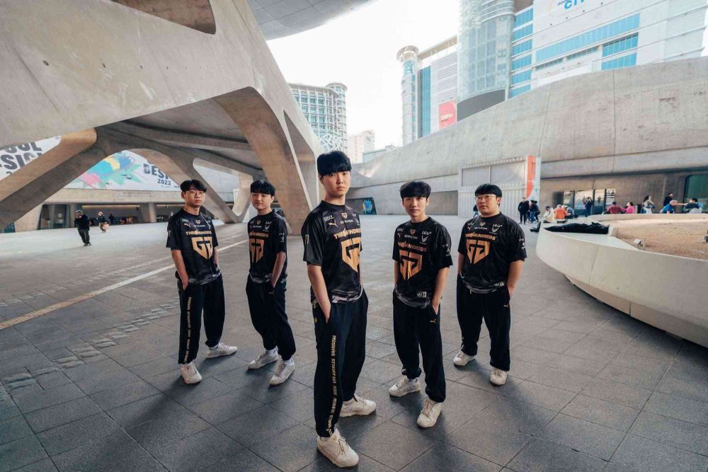 GEN và JDG sẽ tiến vào Vòng Tứ Kết của CKTG 2023.