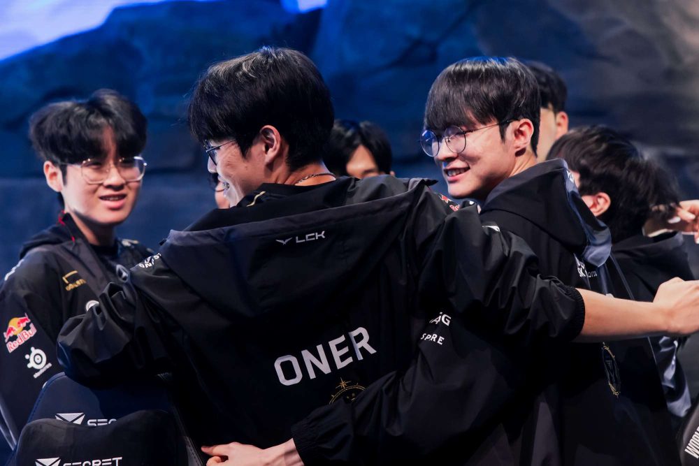 Faker và đồng đội đã trở thành nhà đương kim vô địch CKTG.