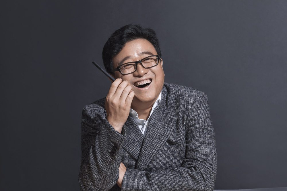 CEO Đinh Lỗi trả lời báo chí. Ảnh: Sohu.