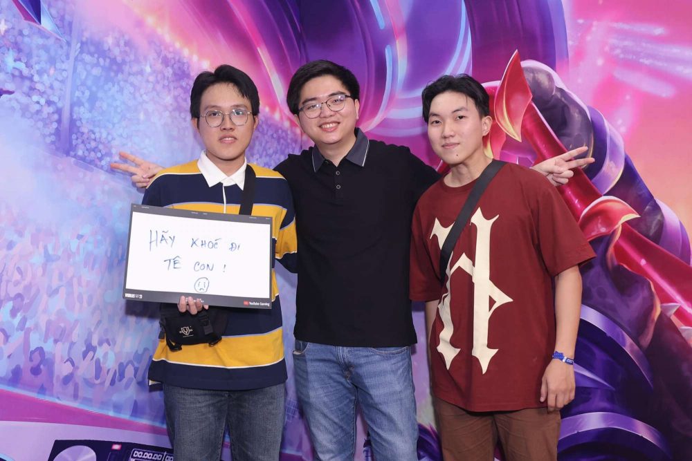 Khán giả Việt Nam cũng được giao lưu cùng các KOL nổi tiếng trong làng LMHT.