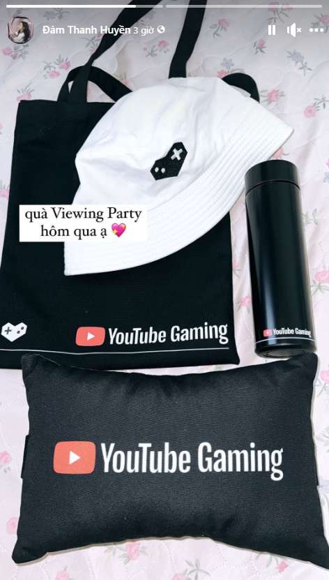 Streamer Nắng cũng chia sẻ phần quà mà cô nhận được từ sự kiện này.