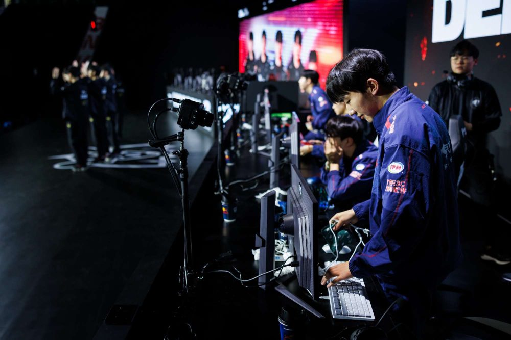 Fan Trung Quốc đã chỉ trích kịch liệt các tuyển thủ JDG vì màn trình diễn trong trận đấu với T1.