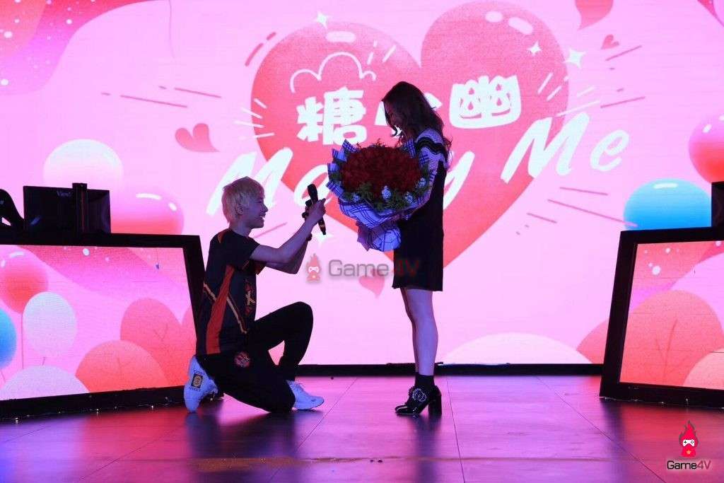 Doinb cầu hôn bạn gái với chiếc nhẫn 14 tỷ VND là chủ đề rất được quan tâm đầu năm 2019.