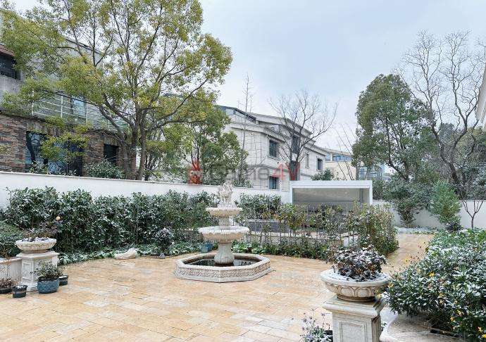 Một "góc nhỏ" trong "lâu đài" 1.400m2 của Doinb tại Tô Châu, Trung Quốc.