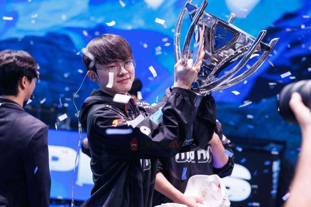 Faker đã có hành động đầy ý nghĩa trong dịp cuối năm.