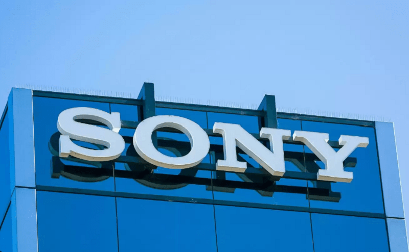 Sony muốn cạnh tranh với Microsoft. Ảnh: Pocket Tactics.