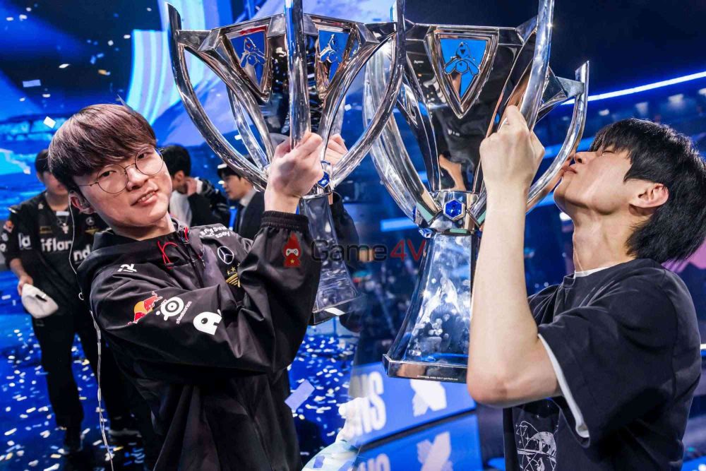 Dù cùng lên ngôi vô địch CKTG, nhưng theo fan của Deft thì DRX đã bị Riot Games đối xử bất công so với T1.