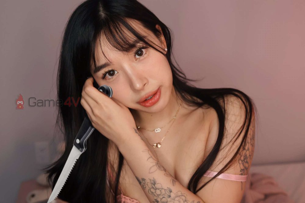 Theo Elle Lee chia sẻ, nữ diễn viên này đã bị cấm vĩnh viễn khỏi nền tảng Reddit và Tinder.