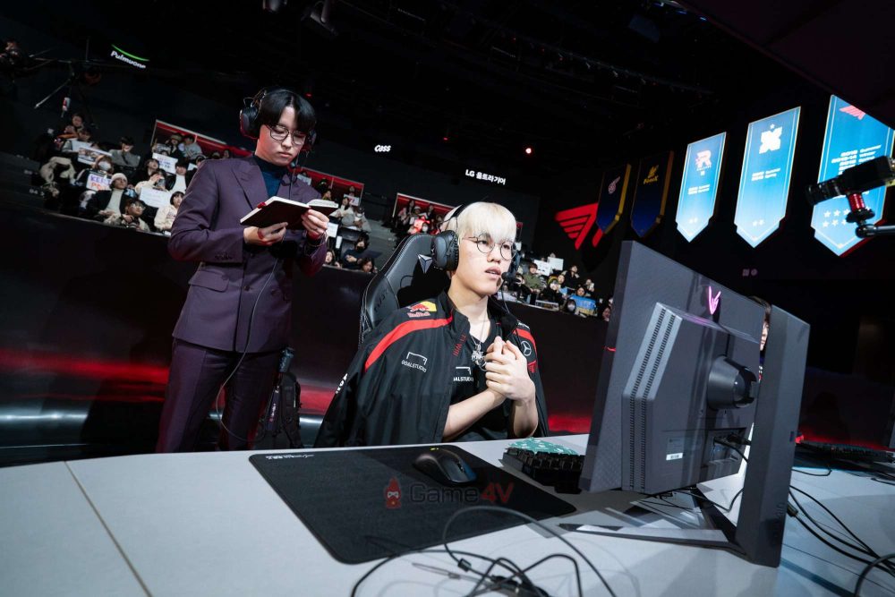 HLV Roach sẽ phải trở thành "tuyển thủ dự bị bất đắc dĩ" của T1.