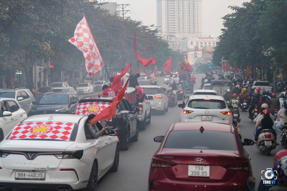 Thành phố Việt Trì rợp sắc đỏ