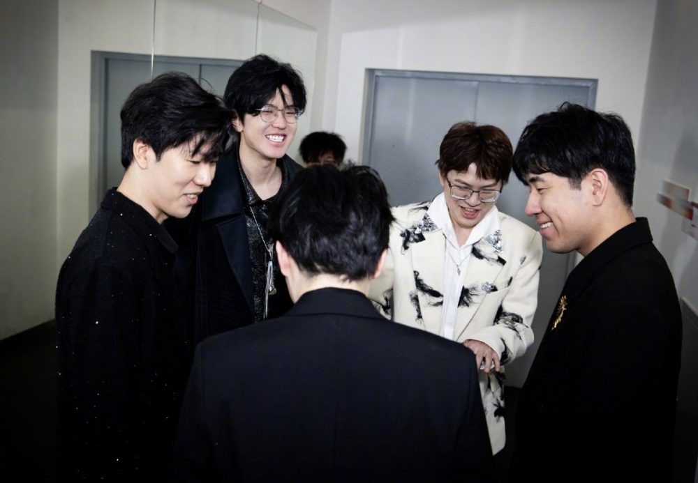 1-173509579202033919071-1735111663339-1735111664622421081894 "Siêu chiến đội" IG nhận loạt "gáo nước lạnh" sau khi thảm bại trước TES 1 173509579202033919071 1735111663339 1735111664622421081894