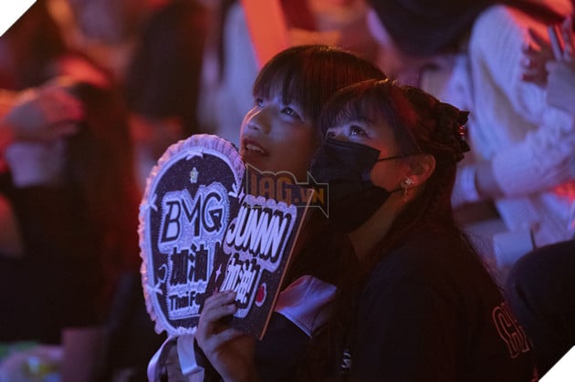 AIC 2024: Hang Ngan Nguoi Ham Mo Bung No Truoc Man Huy Diet Cua BanMei Gaming AIC 2024: Hàng Ngàn Người Hâm Mộ Bùng Nổ Trước Màn Hủy Diệt Của BanMei Gaming