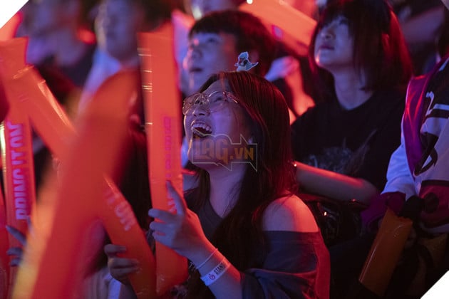 AIC 2024: Hang Ngan Nguoi Ham Mo Bung No Truoc Man Huy Diet Cua BanMei Gaming 2 AIC 2024: Hàng Ngàn Người Hâm Mộ Bùng Nổ Trước Màn Hủy Diệt Của BanMei Gaming 2