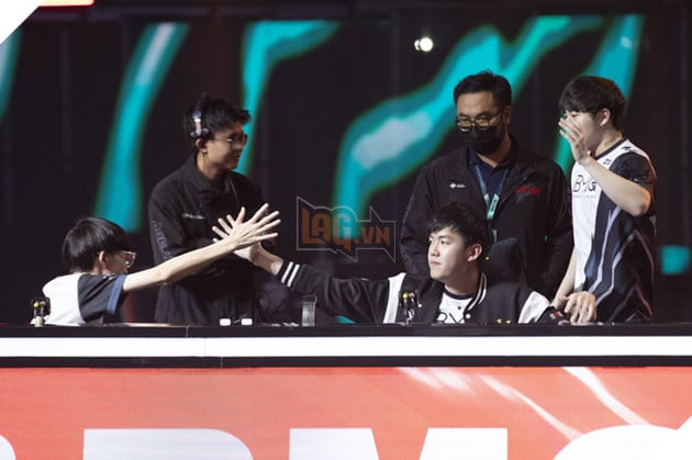 AIC 2024: Hang Ngan Nguoi Ham Mo Bung No Truoc Man Huy Diet Cua BanMei Gaming 6 AIC 2024: Hàng Ngàn Người Hâm Mộ Bùng Nổ Trước Màn Hủy Diệt Của BanMei Gaming 6