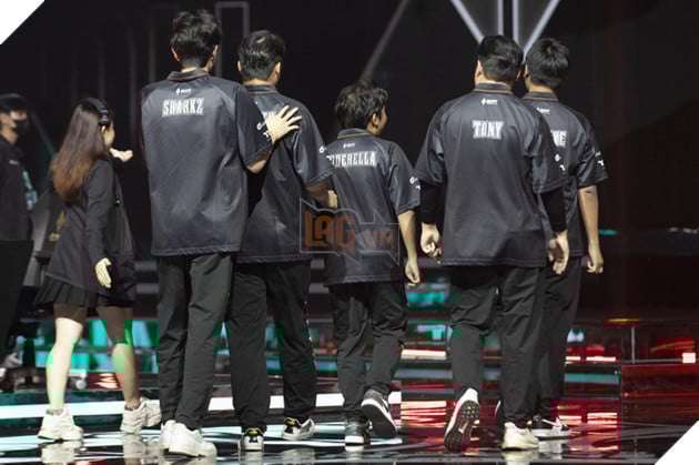 AIC 2024: Hang Ngan Nguoi Ham Mo Bung No Truoc Man Huy Diet Cua BanMei Gaming 9 AIC 2024: Hàng Ngàn Người Hâm Mộ Bùng Nổ Trước Màn Hủy Diệt Của BanMei Gaming 9