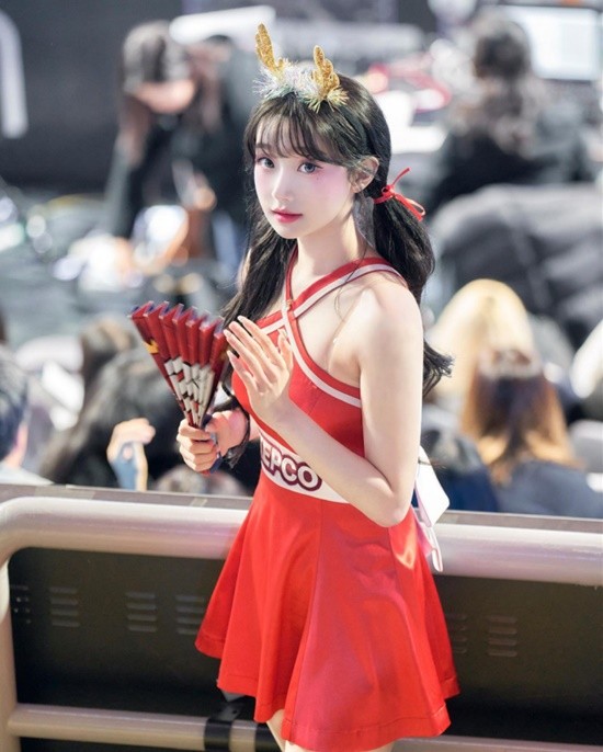 Làm náo loạn khán đài, fan nam truy tìm