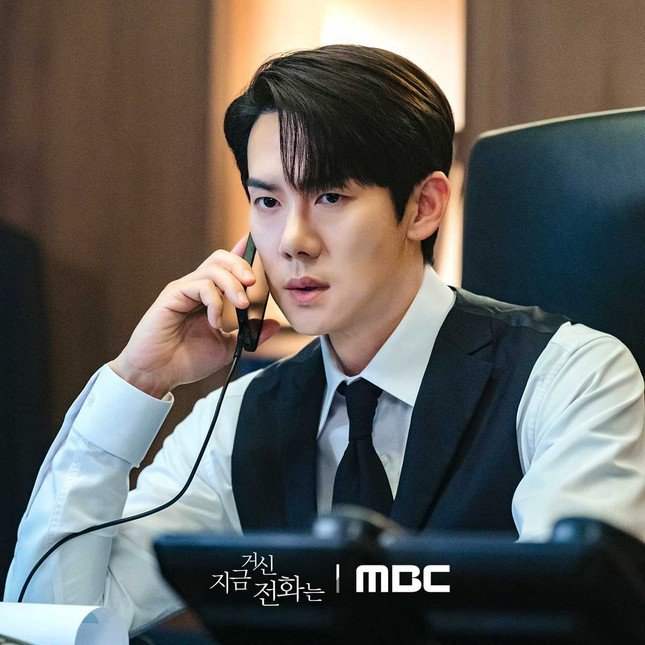 Yoo Yeon Seok được khen ngợi khi thể hiện phong thái lịch lãm mạnh mẽ đúng chuẩn