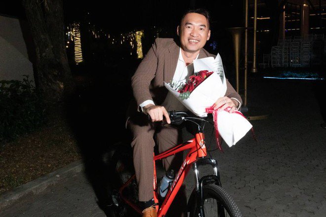 Tiến Luật xuất hiện với hình ảnh