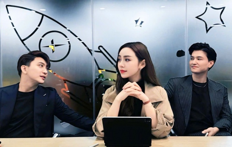 Quỳnh Kool cùng Bê Trần và Huỳnh Anh ở hậu trường phim