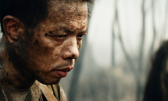 1734914770-bom-dan-2-8114-6470-8303-width680height408 Tạo hình Thái Hòa trong vai chiến sĩ du kích Bảy Theo. Ảnh: Thanh Huyền