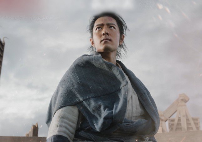 1735092189-anh-hung-xa-dieu4-3682-3492-width645height454 Quách Tĩnh của Tiêu Chiến bị đánh giá bẩn, cố ý bôi đen da mặt nhưng vẫn không mạnh mẽ.