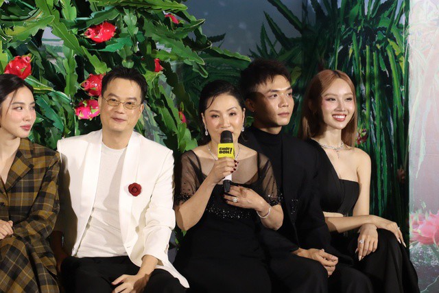 1735216974-z4461c33f57c405fd33d35483a26af0a0b-81349-width640height427 Nghệ sĩ Hồng Đào bộc bạch