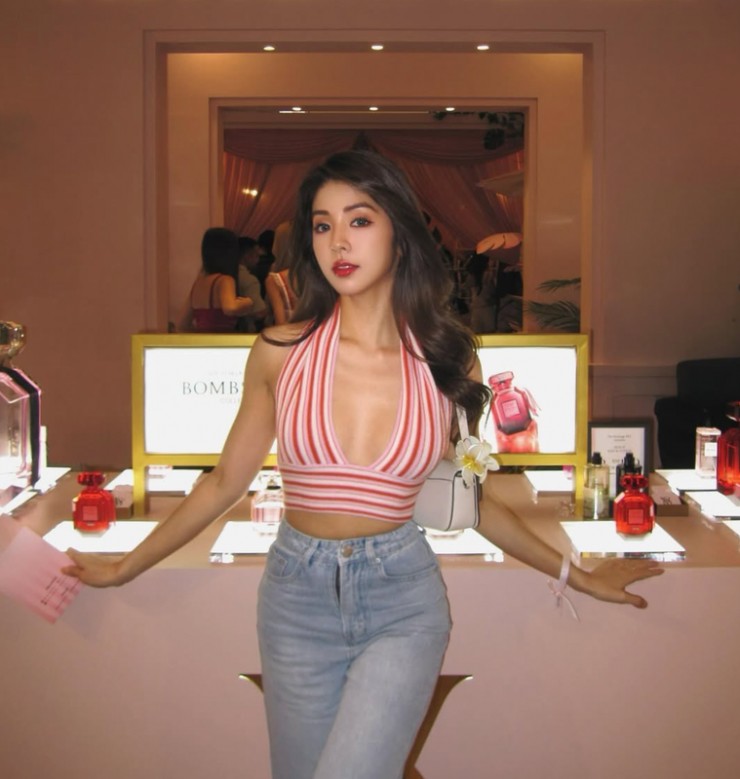 1735306955-hot-girl-thieu-dot-anh-nhin-moi-lan-an-mac-tao-bao-hinh-3-width760height800 Hot girl “thiêu đốt” ánh nhìn mỗi lần ăn mặc táo bạo - 3