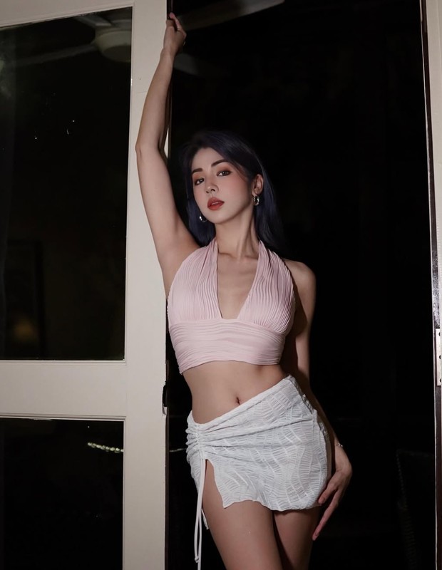 1735306958-hot-girl-thieu-dot-anh-nhin-moi-lan-an-mac-tao-bao-hinh-7-width620height800 Hot girl “thiêu đốt” ánh nhìn mỗi lần ăn mặc táo bạo - 7