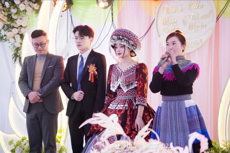 1735368920-co-dau-nung-22-tuoi-khien-mxh-xon-xao-vi-nhan-sac-cuc-pham-hinh-4-width1199height800 Cô dâu Nùng 22 tuổi khiến MXH xôn xao vì nhan sắc cực phẩm - 4