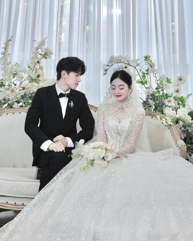 1735368921-co-dau-nung-22-tuoi-khien-mxh-xon-xao-vi-nhan-sac-cuc-pham-hinh-10-width641height800 Cô dâu Nùng 22 tuổi khiến MXH xôn xao vì nhan sắc cực phẩm - 10