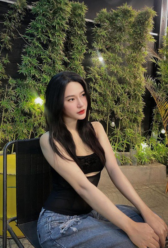 Bà xã thủ môn ĐT Việt Nam khoe sắc vóc