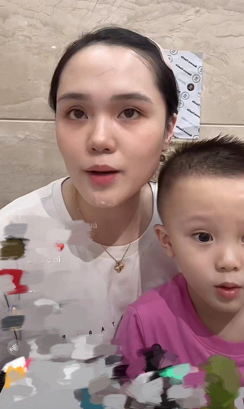 1735401034-3-nang-wags-dinh-dam-bong-da-viet-lan-san-livestream-hinh-9-width478height800 3 nàng WAGs đình đám bóng đá Việt lấn sân livestream - 9